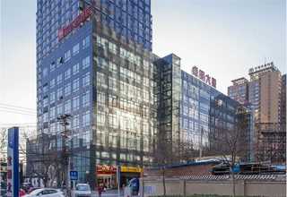 品质岩棉彩钢夹芯板厂家机械化